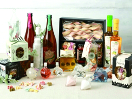 華やかな商品に企画から携われる デザイナー募集!